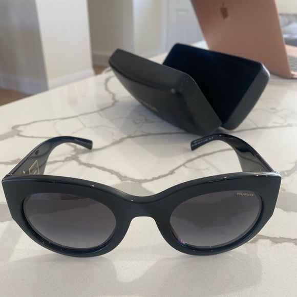 VERSACE VE4353 Black Sunglasses - Picture 5 of 6